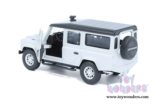 Tayumo - Land Rover Defender 110 (1/36 scale diecast model car, Indus Silver) 36100011