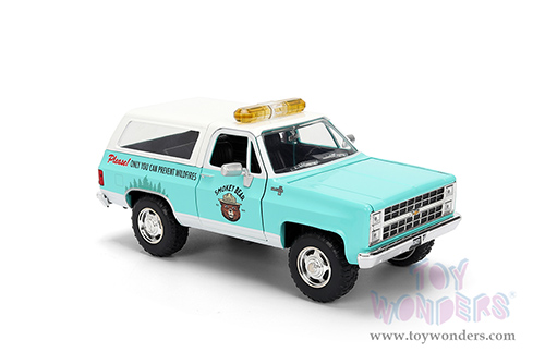 Jada Toys - Hollywood Rides | Chevrolet® Blazer with Smokey Bear™ Diecast Figure (1980, 1/24, diecast model car, Light Green) 36294