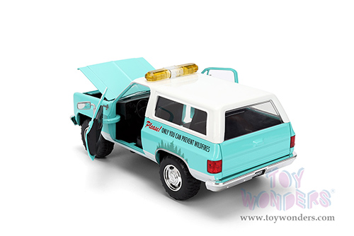 Jada Toys - Hollywood Rides | Chevrolet® Blazer with Smokey Bear™ Diecast Figure (1980, 1/24, diecast model car, Light Green) 36294
