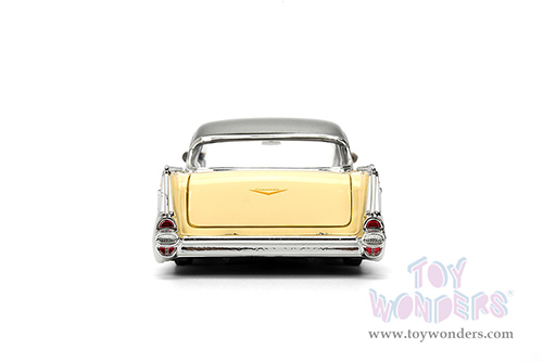 Jada Toys Bigtime Muscle - Chevrolet® Bel Air® Hardtop (1957, 1/24 scale diecast model car, Glossy Beige/Gray) 36345