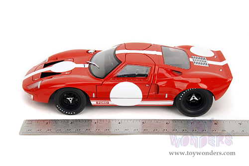 Jada Toys Pink Slips - Ford GT40 MK1 with Display Base (1968, 1/18 scale diecast model car, Red/White) 36381