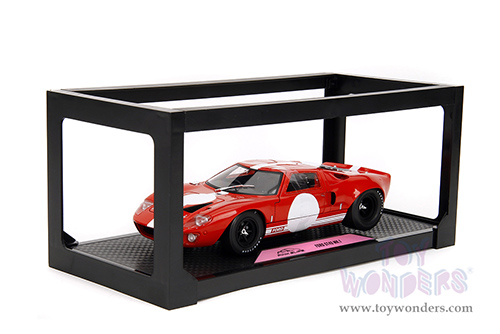 Jada Toys Pink Slips - Ford GT40 MK1 with Display Base (1968, 1/18 scale diecast model car, Red/White) 36381