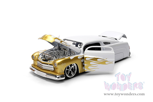 Jada Toy Bigtime Muscle - Mercury Coupe (1951, 1/24, diecast model car, White/Gold Flames) 36452