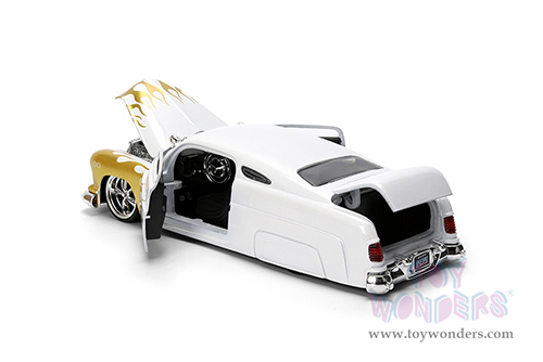 Jada Toy Bigtime Muscle - Mercury Coupe (1951, 1/24, diecast model car, White/Gold Flames) 36452