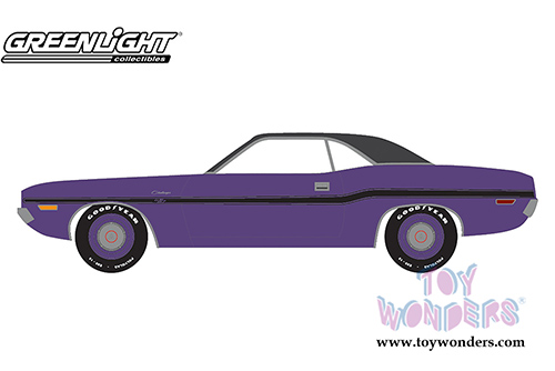 Greenlight - Mecum Auctions Series 1 | Dodge Challenger R/T Hemi&reg; (1970, 1/64 scale diecast model car, Purple/Black) 37110B/48