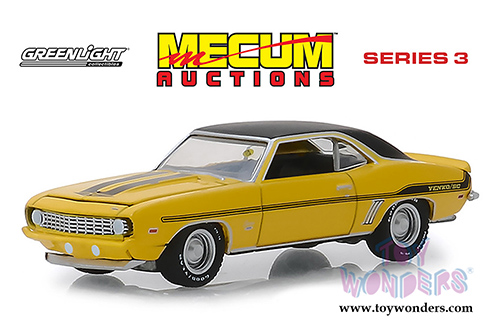 Greenlight - Mecum&trade; Auctions Collector Car Series 3 | Chevrolet&reg; Yenko&trade; COPO Camaro&reg; - Chicago 2018 (1969, 1/64 scale diecast model car, Daytona Yellow) 37170C/48