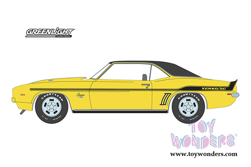 Greenlight - Mecum&trade; Auctions Collector Car Series 3 | Chevrolet&reg; Yenko&trade; COPO Camaro&reg; - Chicago 2018 (1969, 1/64 scale diecast model car, Daytona Yellow) 37170C/48