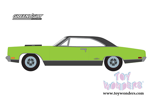 Greenlight - Mecum&trade; Auctions Collector Car Series 4 | Plymouth HEMI&reg; GTX - Louisville 2018 (1969, 1/64 scale diecast model car, Lime Green/Black) 37190C/48