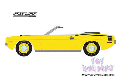 Greenlight - Mecum&trade; Auctions Collector Car Series 5 | Plymouth HEMI&reg; Cuda Convertible (Indianapolis 2019 Lot #F120)(1970, 1/64 scale diecast model car, Yellow) 37210C/48
