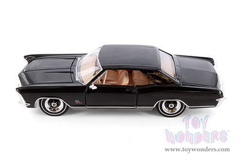 Showcasts® Collectibles - Buick™ Riviera™ Hardtop (1965, 1/26 scale diecast model car, Asstd.) 37214 MAP: $19.99 