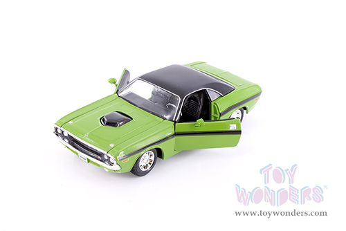 Showcasts® Collectibles - Dodge Challenger R/T Coupe (1970, 1/24 scale diecast model car, Asstd.) 37263/2 MAP: $19.99