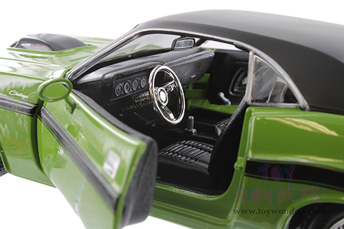 Showcasts® Collectibles - Dodge Challenger R/T Coupe (1970, 1/24 scale diecast model car, Asstd.) 37263/2 MAP: $19.99