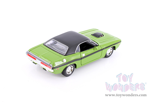 Showcasts® Collectibles - Dodge Challenger R/T Coupe (1970, 1/24 scale diecast model car, Asstd.) 37263/2 MAP: $19.99