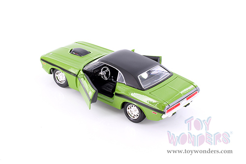 Showcasts® Collectibles - Dodge Challenger R/T Coupe (1970, 1/24 scale diecast model car, Asstd.) 37263/2 MAP: $19.99