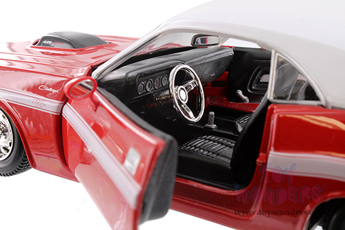 Showcasts® Collectibles - Dodge Challenger R/T Coupe Soft Top (1970, 1/24 scale diecast model car, Red) 37263 MAP: $19.99