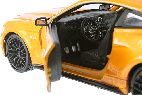 Showcasts® Collectibles - Ford Mustang Hardtop (2015, 1/24 scale diecast model car, Asstd.) 37508 MAP: $19.99