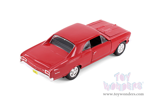 Showcasts® Collectibles - Chevrolet® Chevelle® SS™ 396 Hardtop (1966, 1/24 scale diecast model car, Asstd.) 37960/2 MAP: $19.99