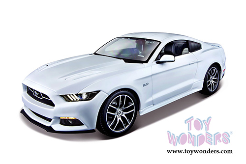 Maisto Exclusive - Ford Mustang GT Hard Top (2015, 1/18 scale diecast model car, White) 38133W