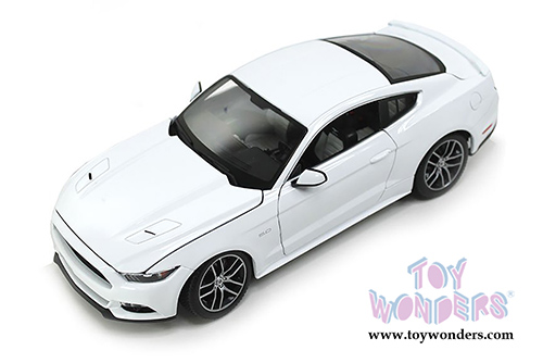 Maisto Exclusive - Ford Mustang GT Hard Top (2015, 1/18 scale diecast model car, White) 38133W
