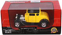 Show product details for Maisto Special Edition - Ford F150 Pickup (1979, 1/18 scale diecast model car, Brown/Cream) 31462BN