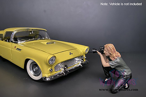 American Diorama Figurine - Weekend Car Show Figure III (1/24  scale, Black/Gray) 38311