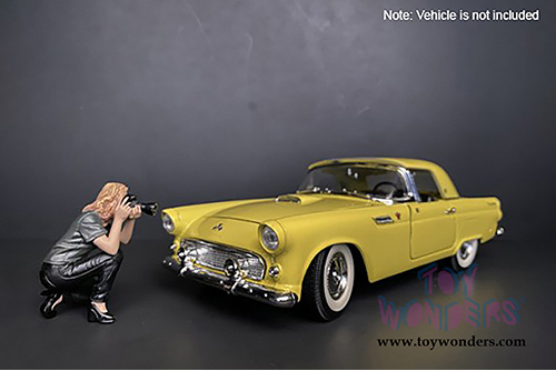 American Diorama Figurine - Weekend Car Show Figure III (1/24  scale, Black/Gray) 38311