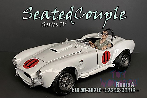 American Diorama Figurine - Seated Couple Series IV Figure A (1/18  scale, Blue/Green) 38219