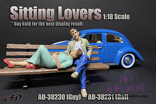American Diorama Figurine - Sitting Lovers Figure I (1/24  scale, Blue/Green) 38330