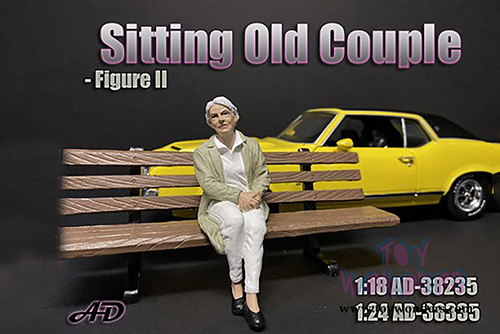 American Diorama Figurine - Sitting Old Couple Figure II (1/24  scale, White/Green) 38335