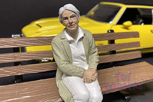 American Diorama Figurine - Sitting Old Couple Figure II (1/24  scale, White/Green) 38335