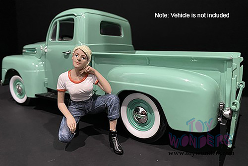American Diorama Figurine - Car Girl in Tee Michelle Figure (1/24 scale, White/Blue) 38337