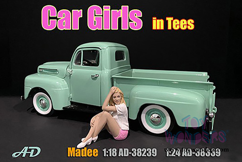 American Diorama Figurine - Car Girl in Tee Madee Figure (1/24 scale, White/Pink) 38339