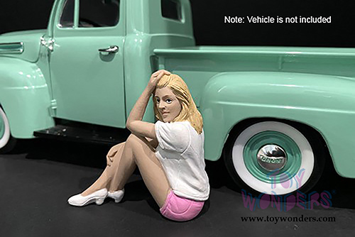 American Diorama Figurine - Car Girl in Tee Madee Figure (1/24 scale, White/Pink) 38339