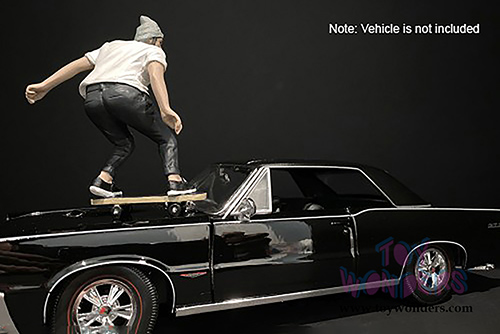 American Diorama Figurine - Skateboarder Figure II (1/24 scale, White/Black) 38341