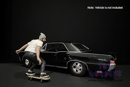 American Diorama Figurine - Skateboarder Figure II (1/24 scale, White/Black) 38341