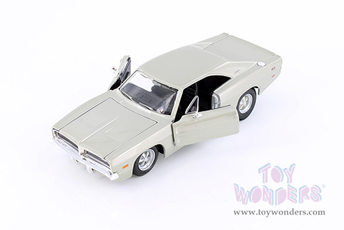 Showcasts® Collectibles - Dodge Charger R/T Hardtop (1969, 1/25 scale diecast model car, Silver) 38256SV MAP: $22.99