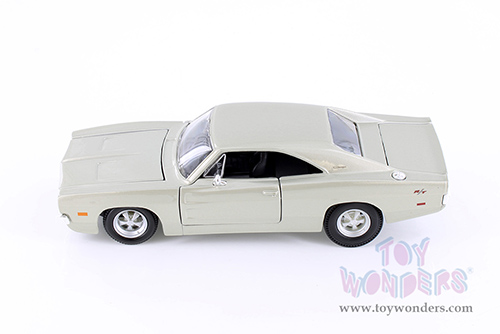Showcasts® Collectibles - Dodge Charger R/T Hardtop (1969, 1/25 scale diecast model car, Silver) 38256SV MAP: $22.99