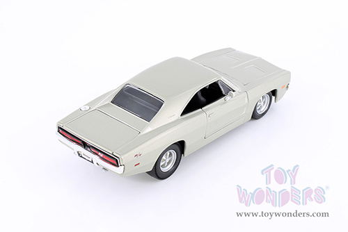 Showcasts® Collectibles - Dodge Charger R/T Hardtop (1969, 1/25 scale diecast model car, Silver) 38256SV MAP: $22.99
