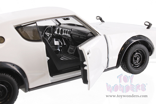 Showcasts® Collectibles - Nissan Skyline 2000 GT-R KPGC110 Hardtop (1973, 1/24 scale diecast model car, White) 38528WT MAP: $22.99