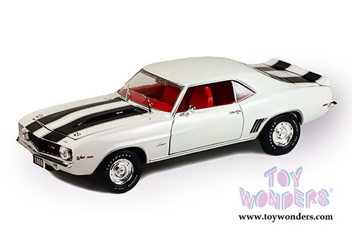 Castline M2 Machines Detroit-Muscle Premium - Chevy Camaro Z28 Hard Top (1969, 1/24 scale diecast model car, White) 40300/48C