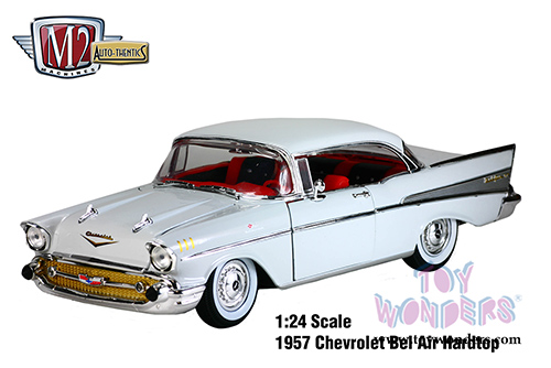 Castline M2 Machines Auto-Thentics - Chevrolet Bel Air Hard Top (1957, 1/24 scale diecast model car, Imperial Ivory) 40300/49A