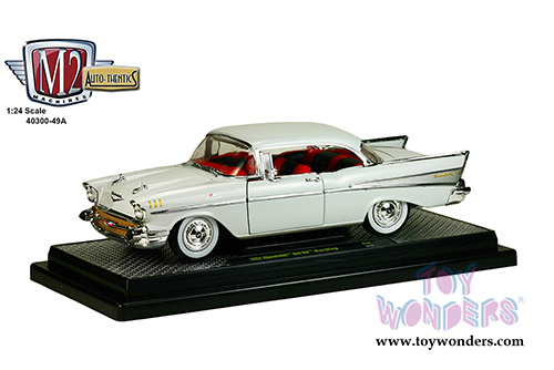 Castline M2 Machines Auto-Thentics - Chevrolet Bel Air Hard Top (1957, 1/24 scale diecast model car, Imperial Ivory) 40300/49A