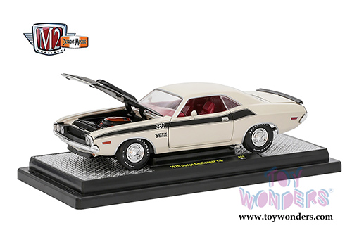 Castline M2 Machines Detroit-Muscles&reg; | Dodge Challenger T/A Hard Top (1970, 1/24 scale diecast model car, White) 40300/53B
