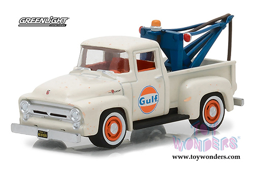 Greenlight - Running on Empty Series 4 | Ford F-100 with Drop-in Tow Hook Gulf Oil (1956, 1/64 scale diecast model car, Beige) 41040C/48