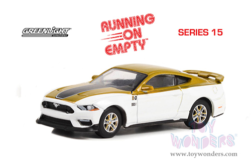 Greenlight - Running on Empty Series 15 | Ford Mustang Mach 1 "Hurst Performance" (2021, 1/64 scale diecast model car, White and Gold with Black Stripe) 41150E/48