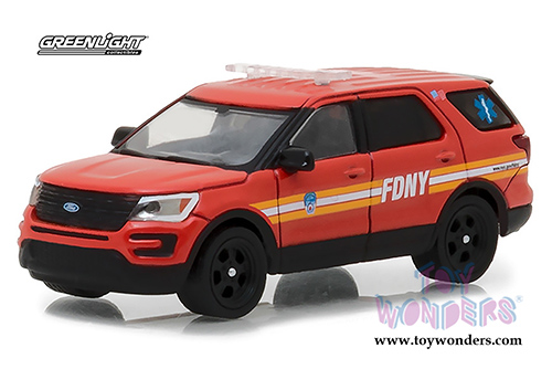 Greenlight Hot Pursuit - Ford Explorer Fire Department City of New York (FDNY) (2016, 1/64 scale diecast model car, Red) 42823/48
