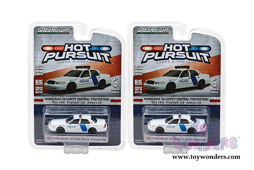 Greenlight - Hot Pursuit Series 26 | Ford Crown Victoria Police Interceptor Homeland Security Federal Protection (2011, 1/64 scale diecast model car, White) 42830D/48