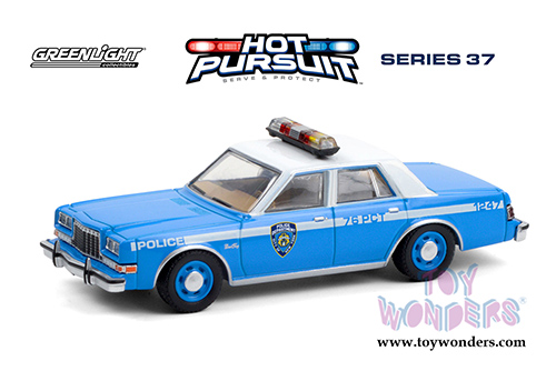Greenlight - Hot Pursuit Series 37 | Plymouth Gran Fury - New York City Police Department (1982, 1/64 scale diecast model car, Blue/White) 42950B/48