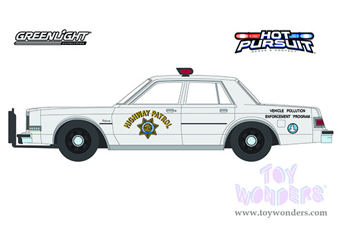 Greenlight - Hot Pursuit Series 39 | Dodge Diplomat Vehicle Pollution Enforcement Program CHP "California Highway Patrol" (1988, 1/64 scale diecast model car, White) 42970C/48