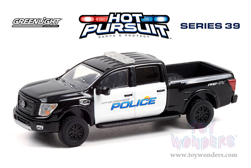 Greenlight - Hot Pursuit Series 39 | Nissan Titan XD Pro-4X Pickup Truck "Oceanside Police" (California) (2018, 1/64 scale diecast model car, Black/White) 42970E/48